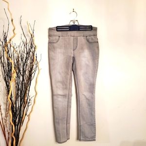 Chico's Gray Pull On Jeggings